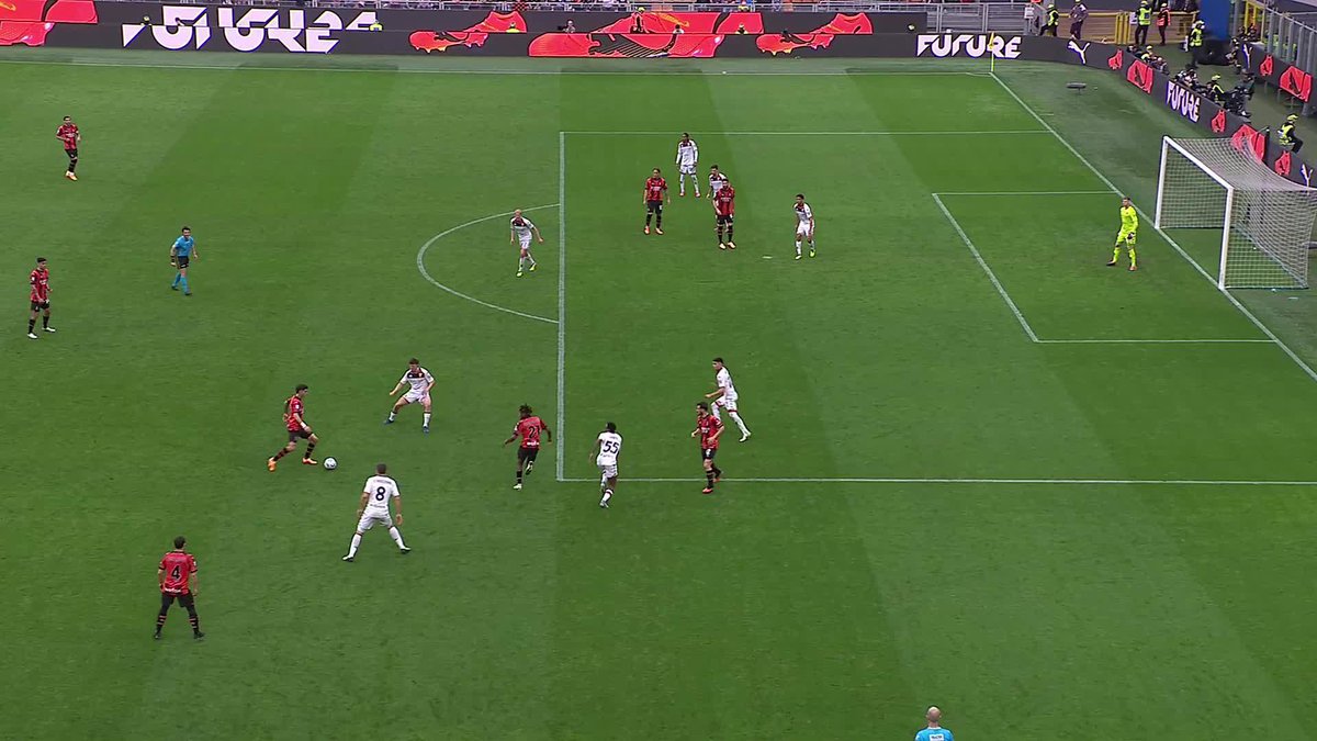 When he isn't scoring headers, Olivier Giroud is firing thunderous volleys 🔥 #MilanGenoa