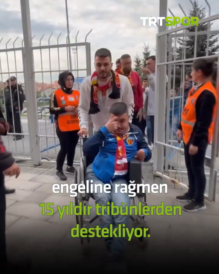 😍Kayserispor aşkı engel tanımıyor 🟡🔴Tutkuyla bağlı olduğu Kayserispor'u, engeline rağmen 15 yıldır tribünlerden destekleyen Hüseyin Deniz ile tanışın.