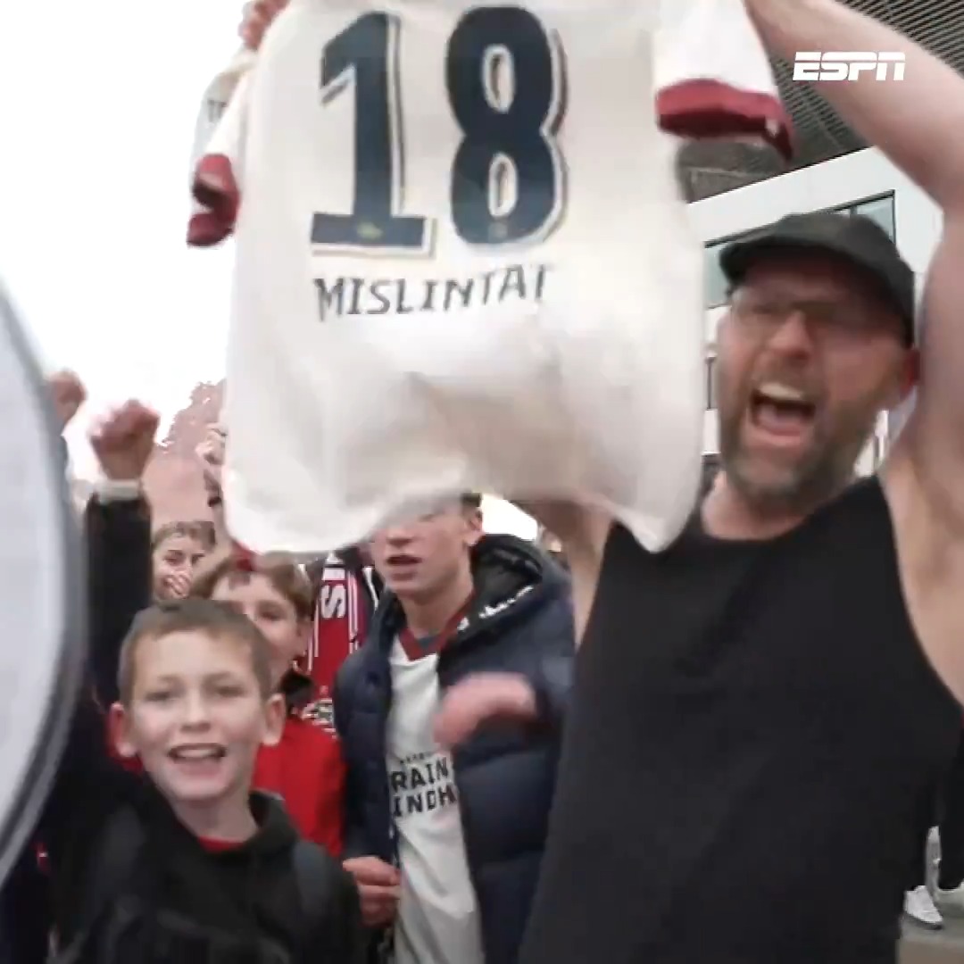 Deze fan weet wie de man is achter het succes van PSV 🫣