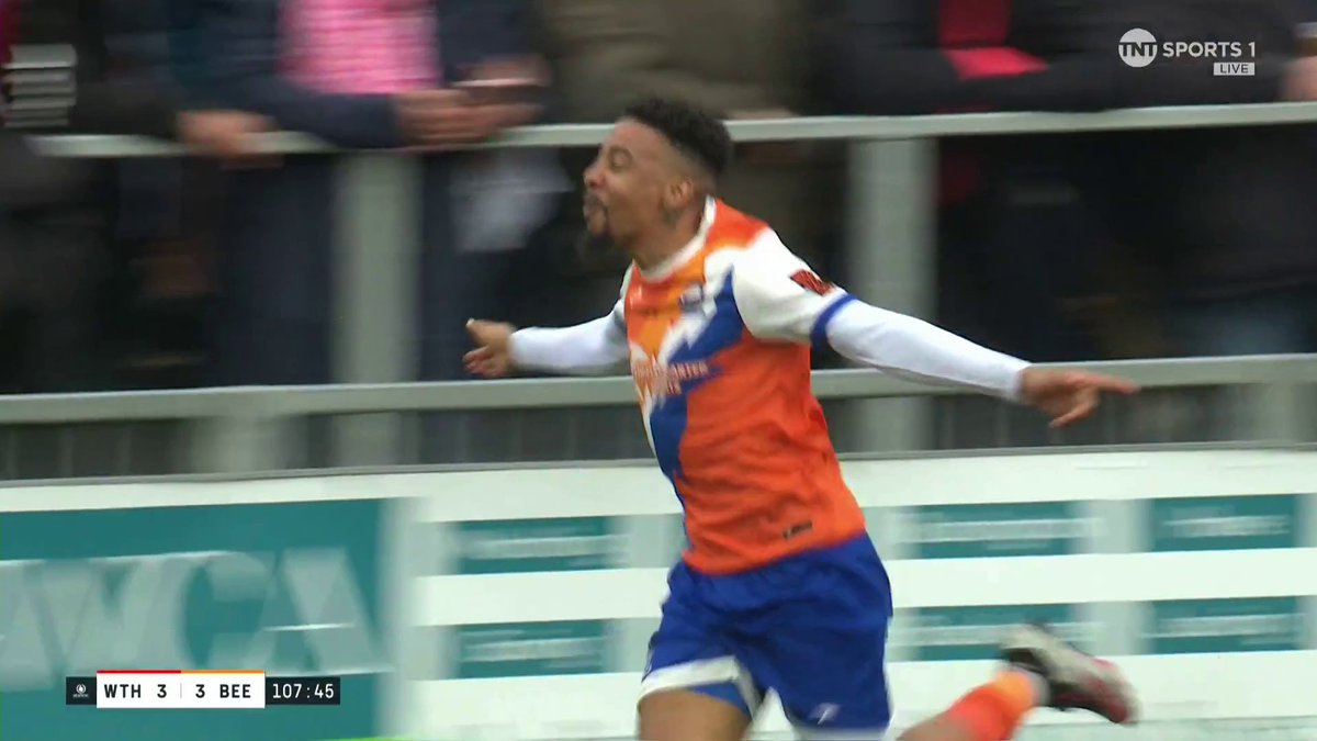 That's a MASSIVE goal! 💥 Reggie Lambe puts Braintree Town FC on the brink of a return to the National League with a diving header 👏 📺 TNT Sports & discovery+ UK