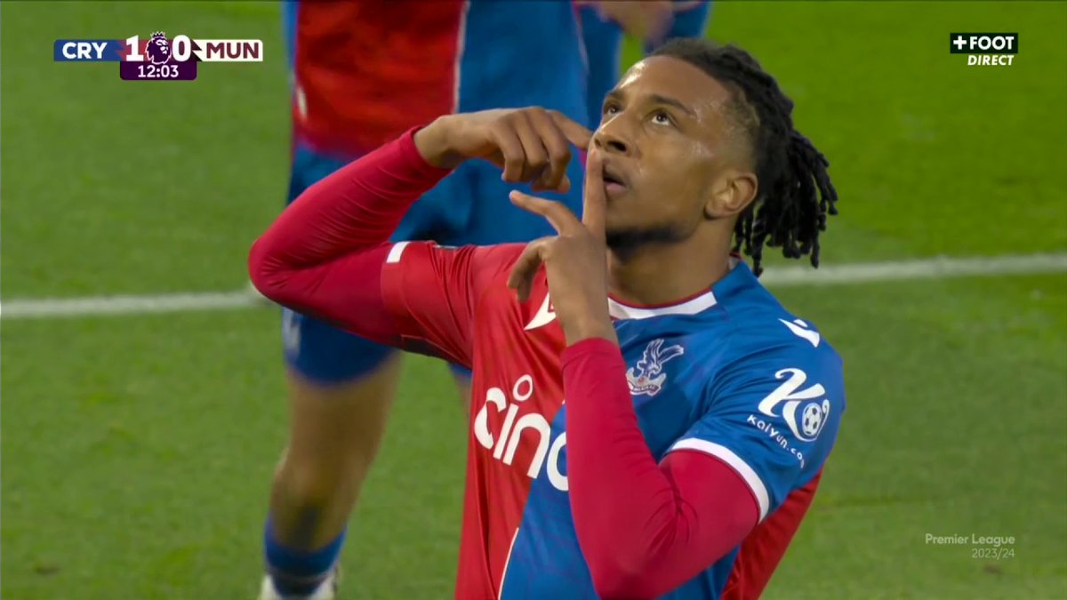 OH MICHAEL OLISE ! 🤤 Le Français laisse Casemiro par terre et ouvre le score d’une belle manière pour Crystal Palace face à Manchester United. 🇫🇷🪄 🎥 CANAL+ Foot