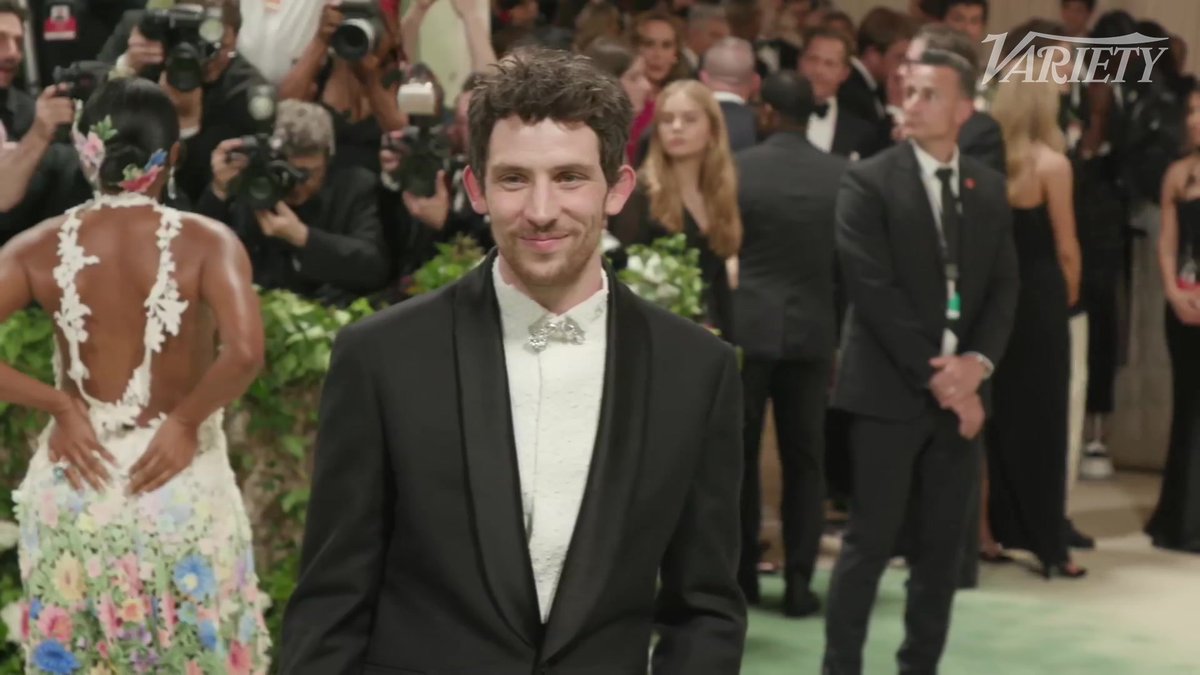 Josh O’Connor has arrived at the #MetGala