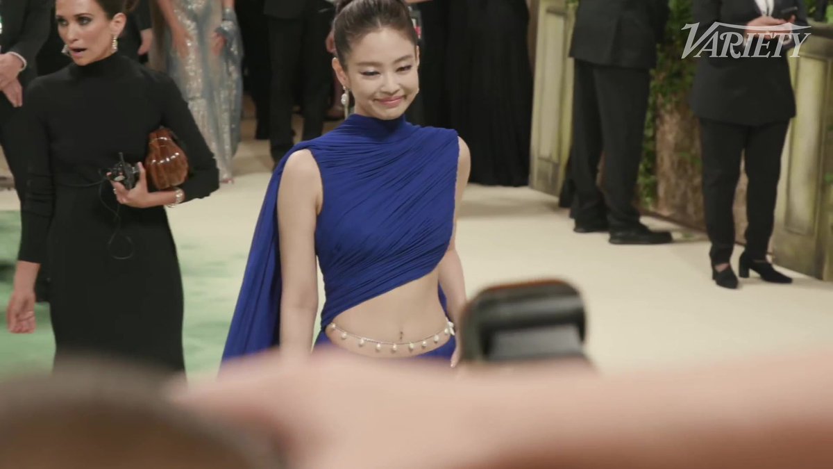 BLACKPINK's Jennie arrives at the #MetGala.