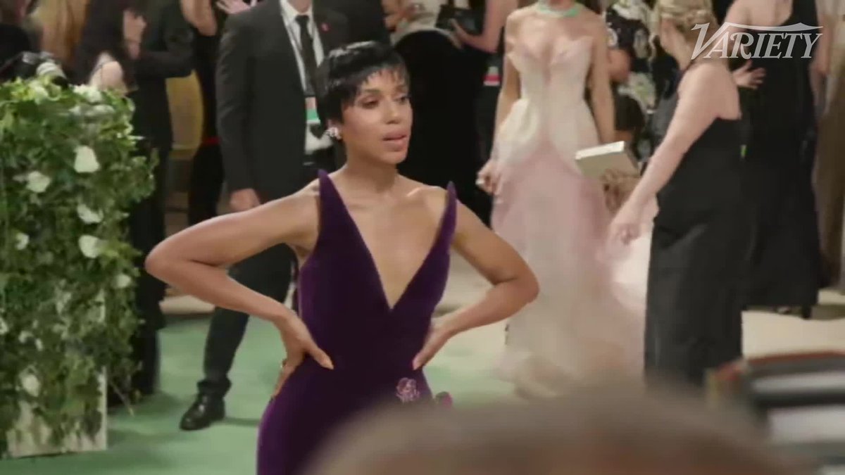 Kerry Washington poses for photos at the #MetGala.