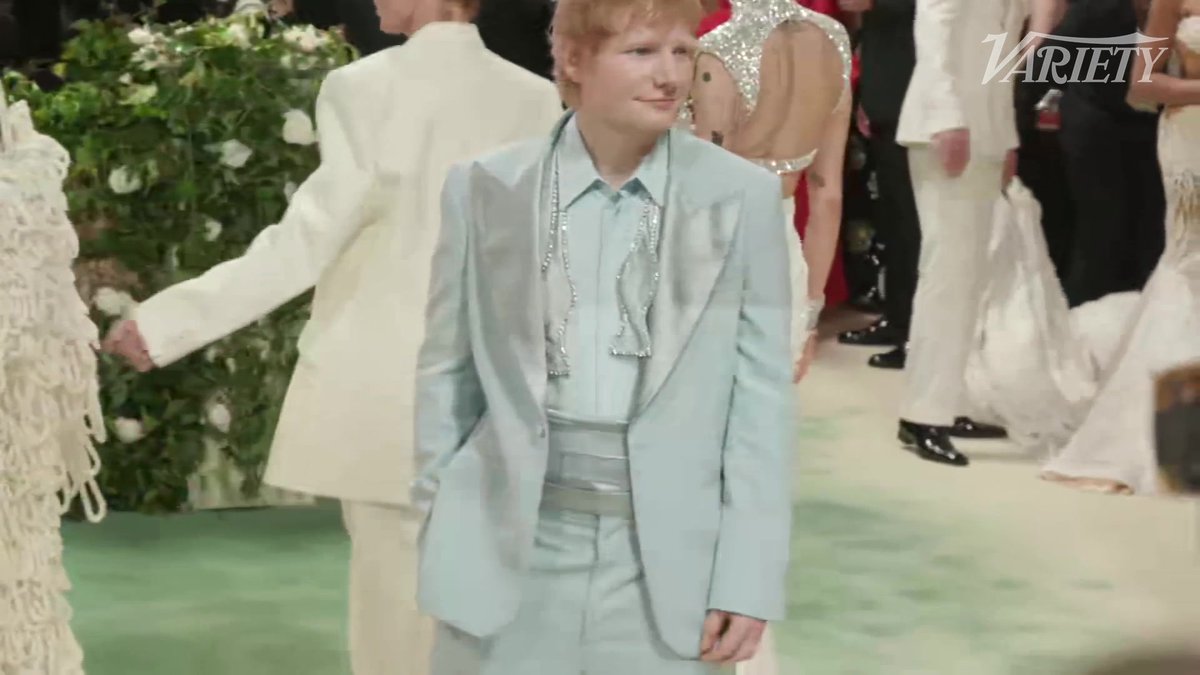 Ed Sheeran poses for photos at the #MetGala.
