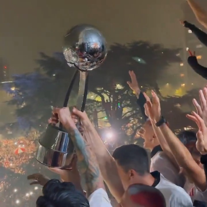 La copa más linda que tenemos hoy 🏆. ¡Bien arriba! 🔥