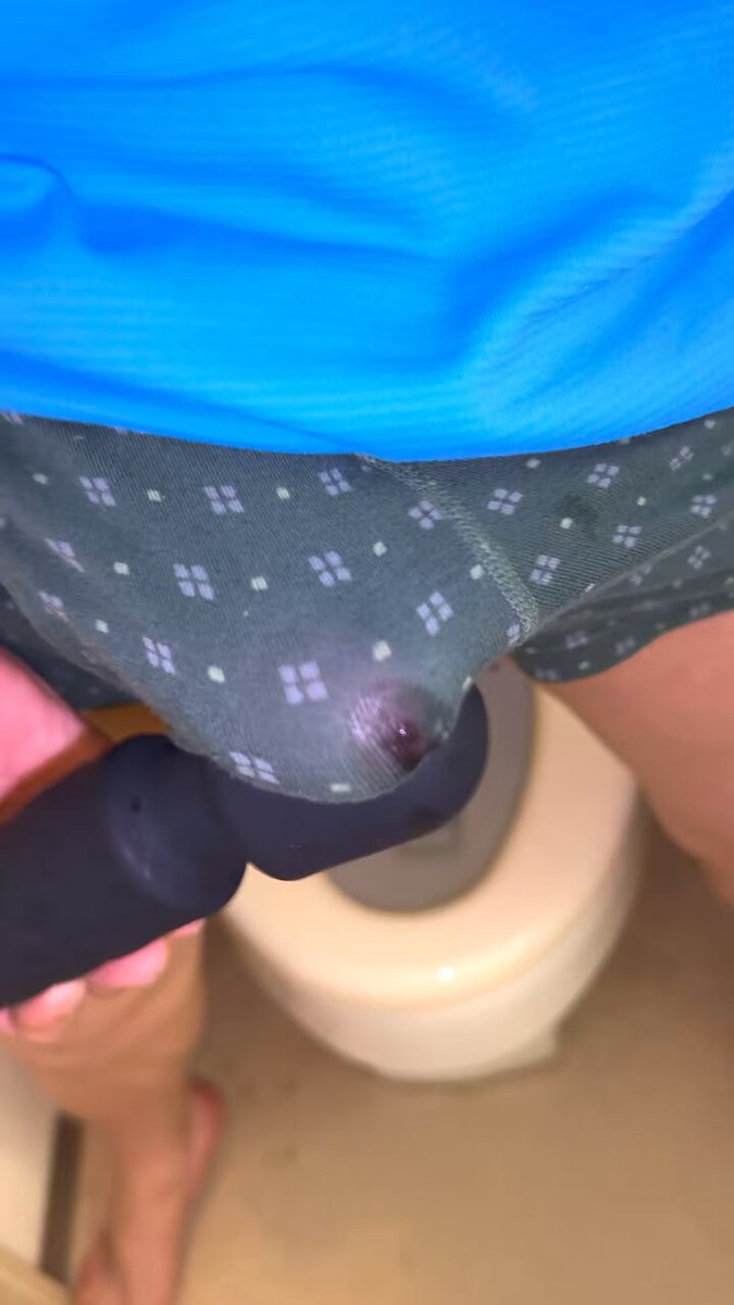 めっちゃ恥ずかしい// パンツ履いたまま射精しちゃいました… まぁ毎日のことだけどね… リポスト・ブックマークしてね！ その他▶︎