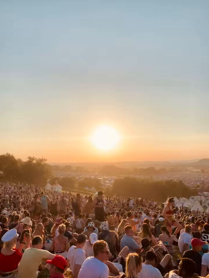 Exactly 50 DAYS until this magic! 👇 🤩 #Glastonbury