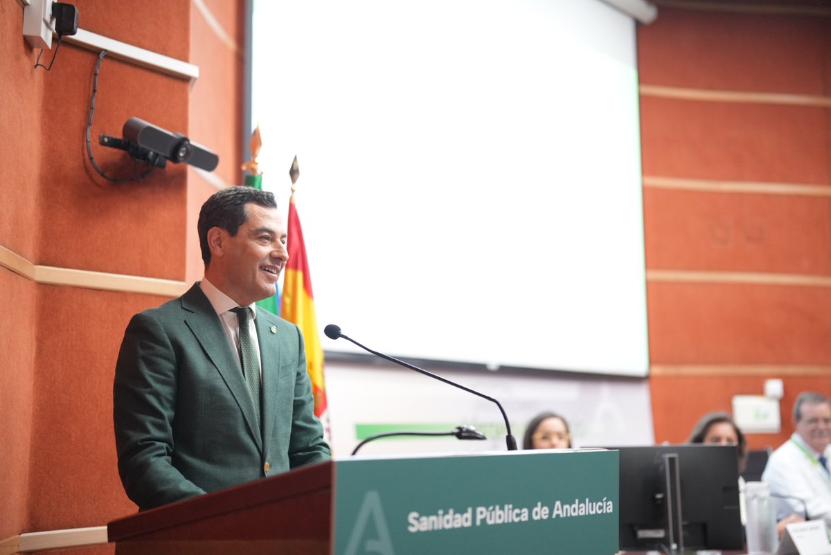 Es urgente corregir el déficit de médicos en España. Esperamos que el Gobierno central amplíe en 1.000 el número de plazas MIR cada año con un Pacto por la Sanidad. Los necesitamos y no es de recibo que más del 20% de los graduados que aprueban el examen se queden sin plaza.