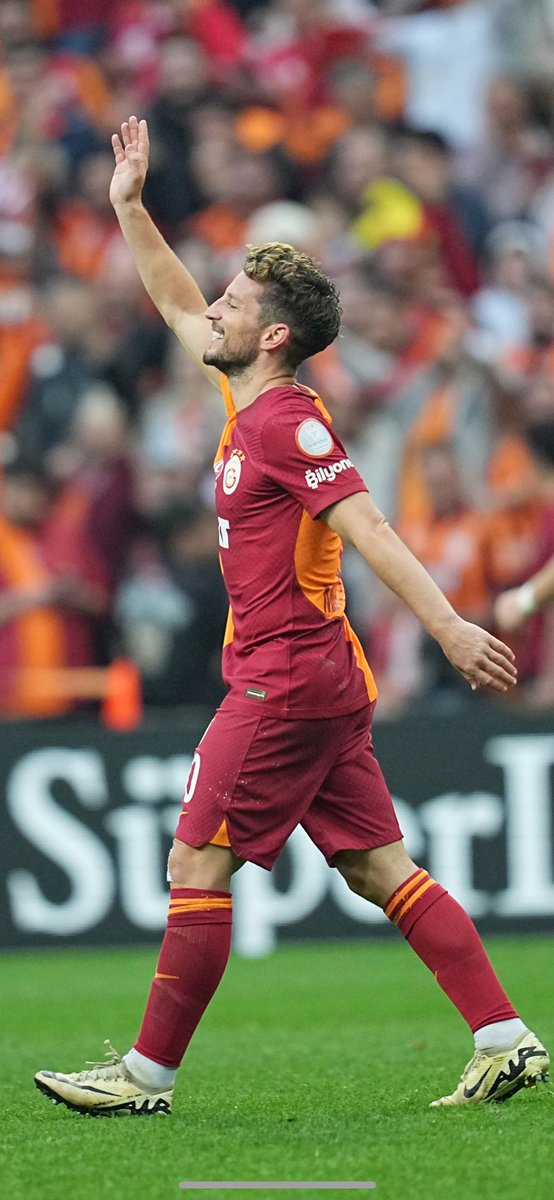 Performansıyla büyülemeye devam ediyor! 🤩 ✨ Dries Mertens 🔟