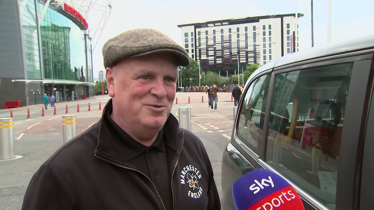 "He should've never come in the first place" 😨 Manchester United fans give their opinions on Erik ten Hag 🎤
