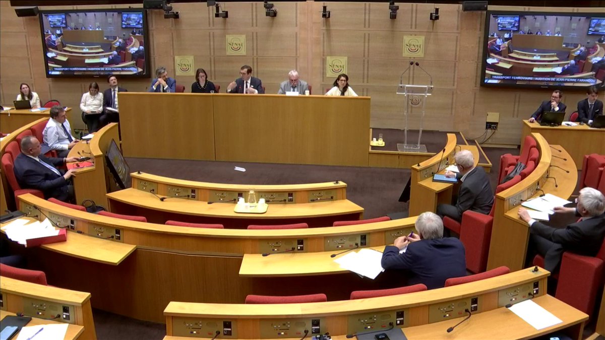 Péages ferroviaires : “On a fait le choix en France, beaucoup plus que dans d’autres pays, de faire payer l’usager du train. 40% du coût de votre billet de train c’est du péage. Si les péages baissent, alors le budget de l’Etat doit combler”, explique Jean-Pierre Farandou