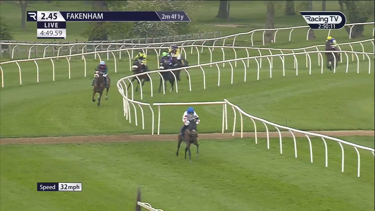 Wind surgery and a first-time hood clearly did their job for 𝐒𝐞𝐞𝐲𝐨𝐮𝐢𝐧𝐦𝐲𝐝𝐫𝐞𝐚𝐦𝐬, who glides to victory under Harry Cobden in the 2m4f mares' maiden hurdle Fakenham Racecourse 😎 Fascinating to see where Paul Nicholls OBE goes next with this very useful six-year-old 🤔
