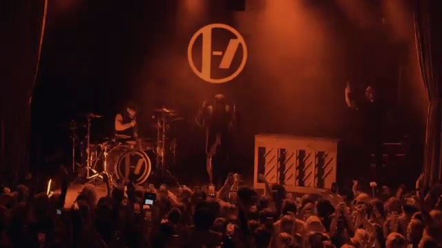 A look back at our trip to New York City. Tonight, we continue our small show journey into Berlin. |-/