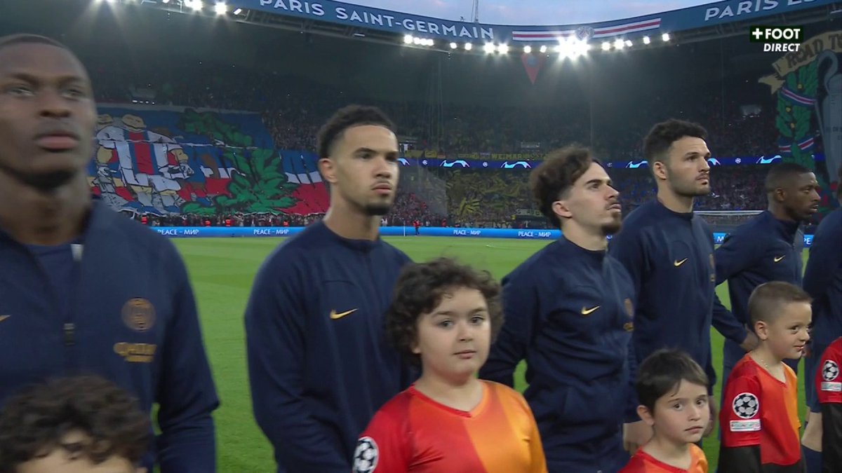 Quelle ambiance de fou au Parc au moment de l’hymne de la LDC. 🤩🔴🔵🔥 🎥 CANAL+ Foot