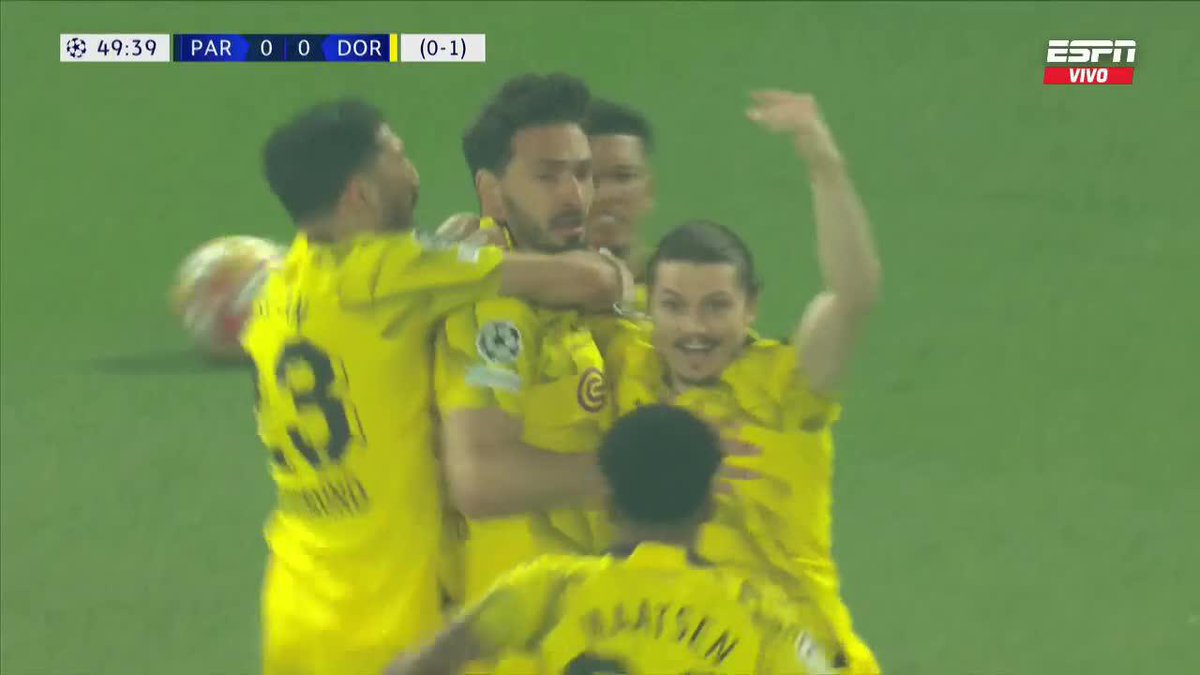 ¡GOOOOOOOOOOOL DEL DORTMUND!⚽ Hummels sorprende por arriba y de cabeza pone a ganar a los alemanes.🔥 #PSG🇫🇷0️⃣-1️⃣🇩🇪#Dortmund Global: 0️⃣-2️⃣