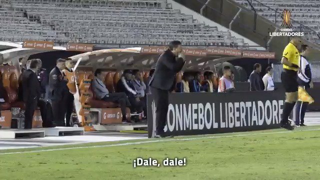 Hay que hacerle ver este video mínimo DOCE HORAS SEGUIDAS, TODOS LOS DÍAS al CAGÓN de Martín Demichelis. Buenas noches.