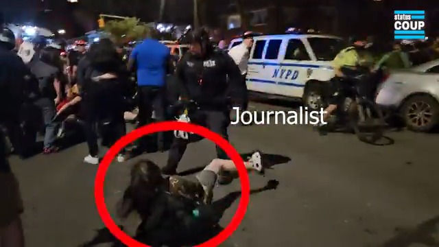 🚨BREAKING: NYPD ARREST Journalists Outside Pro-Palestinian encampment at the Fashion Institute of Technology in NYC. Police also arrested and assaulted MULTIPLE protestors. Via Jon Farina