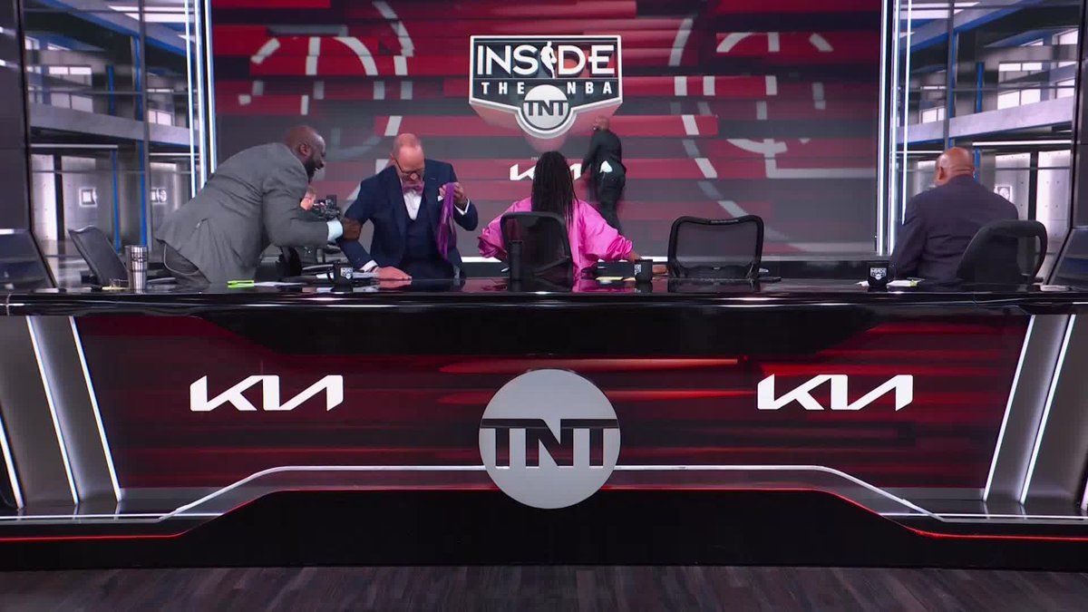 .Sanya Richards-Ross pulled up to train Kenny for his board races and he nearly fell AGAIN! 💀😭