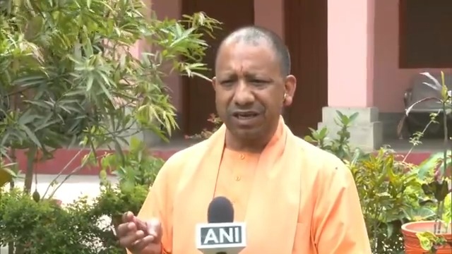 'बांटो और राज करो' ये कांग्रेस को विरासत में प्राप्त हुआ है। कांग्रेस के मंसूबे पूरे नहीं हो पाएंगे, कम से कम श्रीमती सोनिया गांधी जी को सच बोलने की आदत डालनी चाहिए...