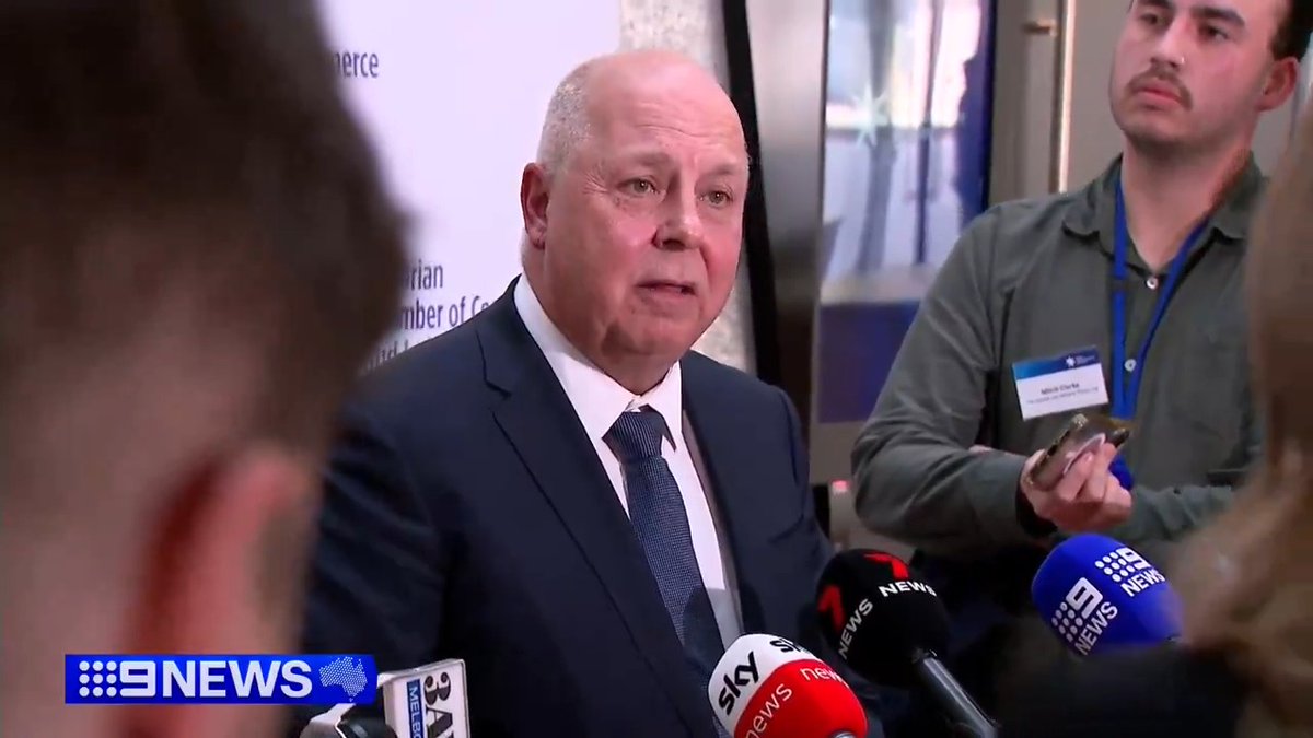 The Allan Government has escalated its war of words with Melbourne Airport after announcing the rail line will be delayed. Meanwhile, there are concerns Catholic students will miss out from the one off $400 that's been issued to public schools. Heidi Murphy Mimi Becker #9News
