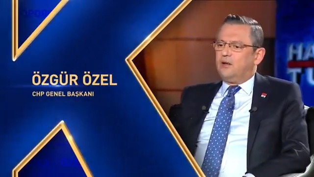 ▶Özgür Özel'in stratejisi ne? ▶Erdoğan ve Bahçeli ile neler konuştu? ▶Eleştirilere ne yanıt veriyor? ▶CHP oyunu koruyabilir mi? #ÖzelRöportaj'da Fevzi Çakır ve Esra Toptaş soruyor, CHP Genel Başkanı Özgür Özel (Özgür Özel) yanıtlıyor. Bu akşam 21.00'de Habertürk TV'de.