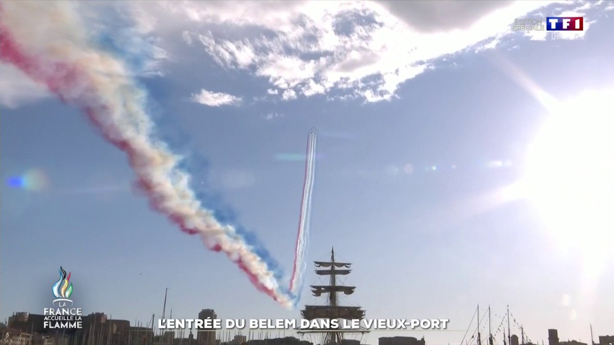 🇫🇷 La patrouille de France dans le ciel de Marseille au-dessus du Belem dans le Vieux-Port avec la flamme olympique ⤵️