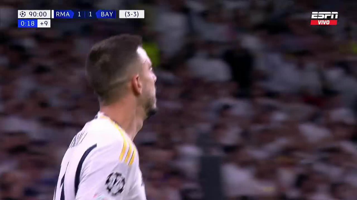 El fútbol es un deporte en el que juegan 11 contra 11 y siempre gana Real Madrid.