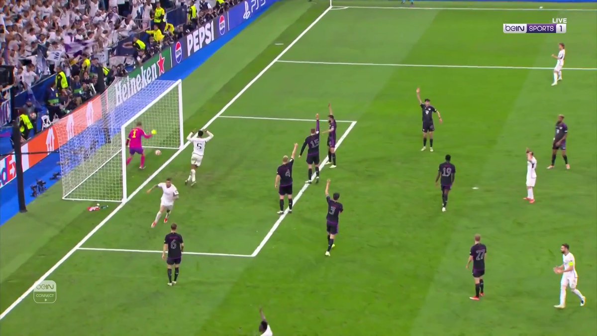 الحكم يحتسب الهدف الثاني لريال مدريد بعد العودة إلى "VAR" #دوري_أبطال_أوروبا #ريال_مدريد #بايرن_ميونيخ