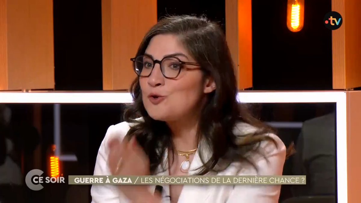 «Dans la zone humanitaire où les Gazaouis doivent aller, il y a une douche pour 3 500 personnes.» Rym Momtaz ريم ممتاز (rmomtaz.bsky.social) chercheuse en relations internationales #CCeSoir ➡️ 🎧 en podcast