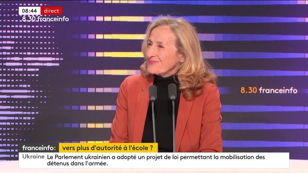 🔴 Sur la question de l'autorité à l'école ➡️ " Sur la base des nouvelles propositions qui pourraient être faites, au moment où nous parlons, je n'ai pas encore de propositions ", détaille Nicole Belloubet.