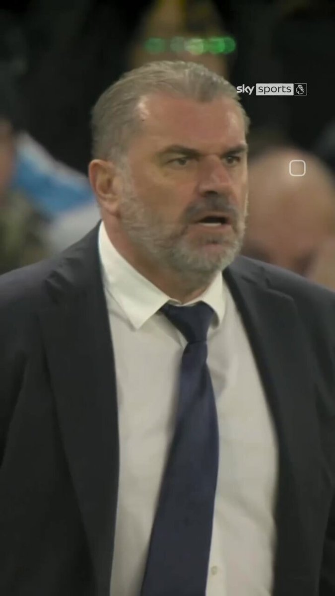 “STOP PASSING IT F****** BACKWARDS!” Big Ange Postecoglou had an X-rated blast for his Spurs players 🤭🤭🤭 We need to get the Tottenham fans in the ground chanting this in unison! 😂 #THFC #COYS 🤍💙❤️‍🩹 #TOTBUR