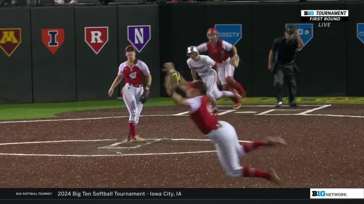 🗣️ "That might be one of the best catches I have ever seen." Let's take another look at Wisconsin Softball SS Ava Kuszak's incredible catch last night. 😲 #B1GSoftball