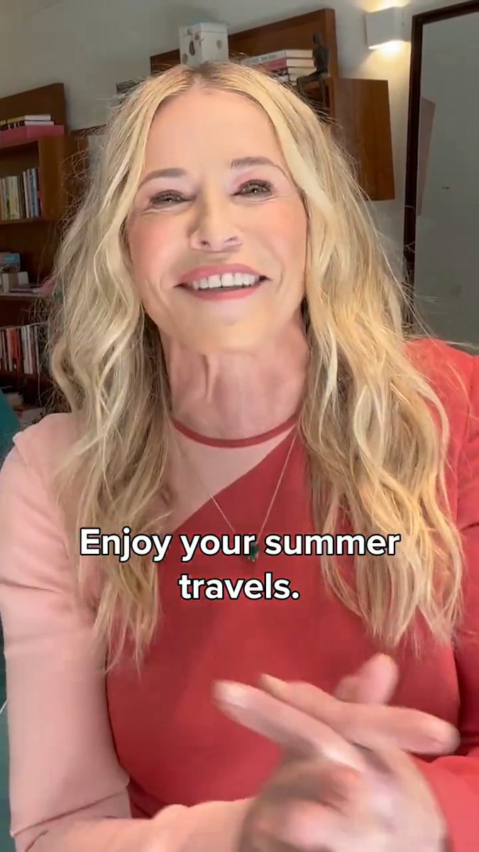 A little refresher on vacation etiquette ☀️