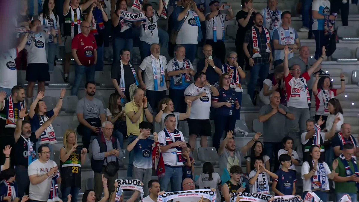 Tremenda imagen en Palencia 😍 💙 Esto es el obradoirismo 💙 Esto es 𝙗𝙖𝙡𝙤𝙣𝙘𝙚𝙨𝙩𝙤 📺 Movistar Plus #LigaEndesa | MONBUS OBRADOIRO #ListosParaRomperla