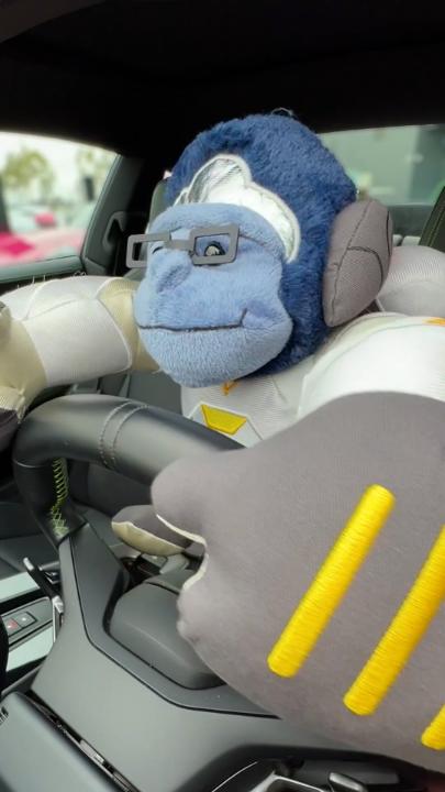 Guess who’s going for a test drive PEC Los Angeles 🦍 Even Winton can’t wait for Overwatch 2 | Porsche on May 14 🏁