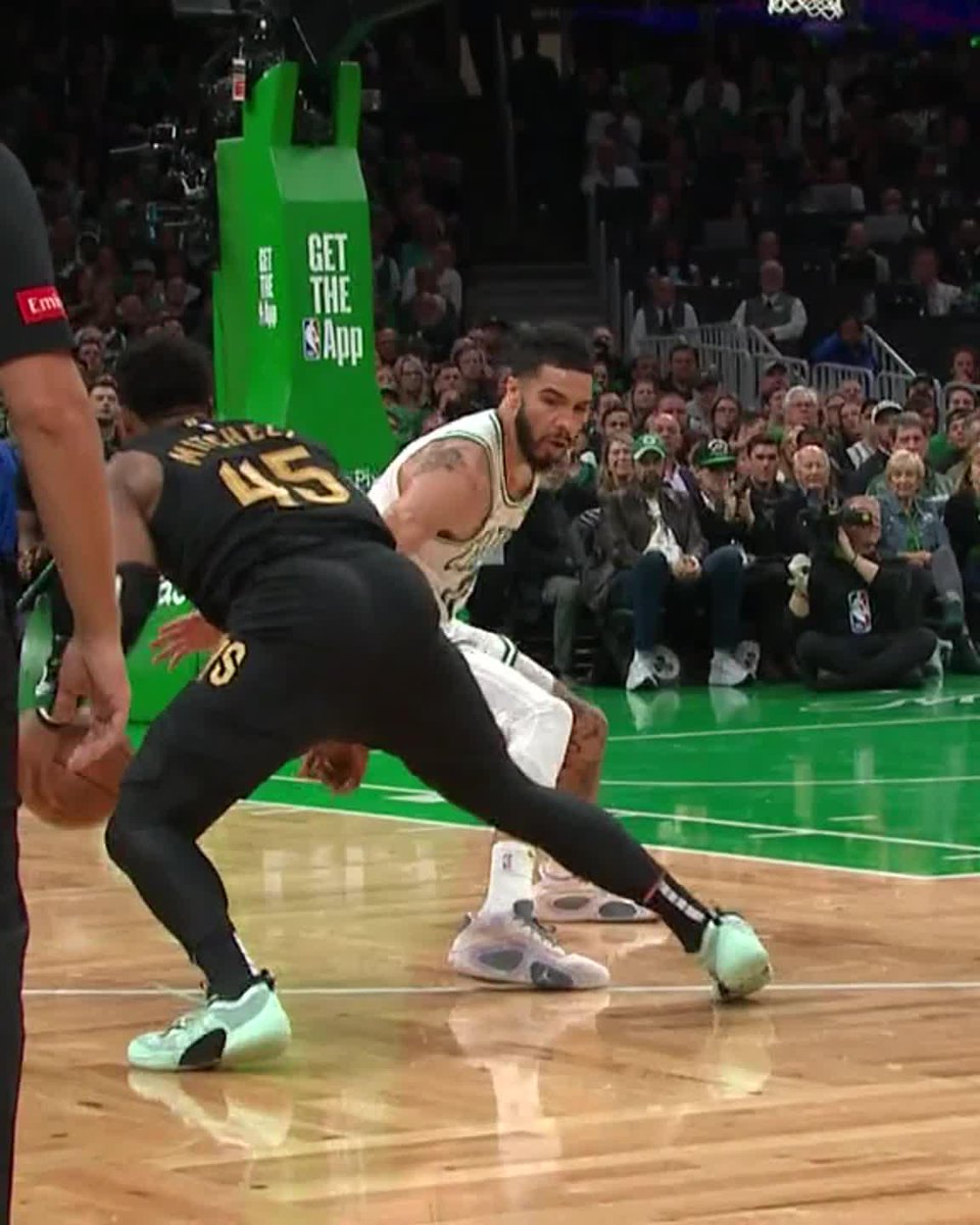 SPIDA CROSSED TATUM TO BEAT THE BUZZER 🔥