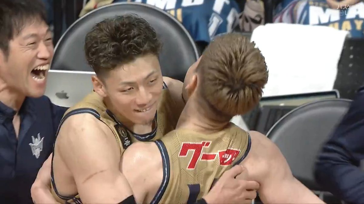 🔥ミスターキングスが 2OTの激闘を締め括る🔥 #岸本隆一 執念の一発👆 🏀日本生命 B.LEAGUE QUARTERFINALS 2023-24│GAME1 #アルバルク東京 🆚 #琉球ゴールデンキングス ▶視聴はコチラ #バスケットLIVE ライブ/見逃し配信中📡 #Bリーグ 琉球ゴールデンキングス公式