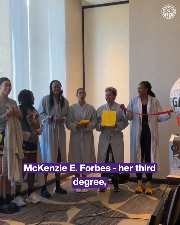 Since Mckenzie Forbes is missing her graduation day today, the Sparks held a special ceremony for her this morning. 🤣🎓 USC Women's Basketball x TOGETHXR