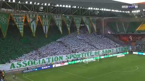 [📺LIVE] ⚽️ #MaxiLigue2 🤯 Les incroyables tifos à Saint-Etienne !