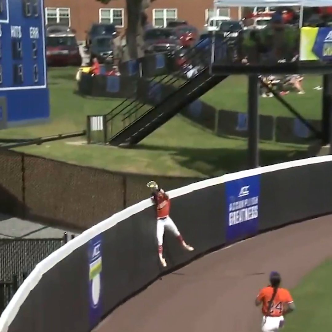 MCKENZIE CLARK WITH A GAME-SAVING ROBBERY 😤 Clemson Softball 🥎