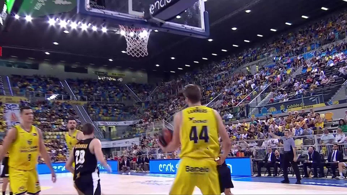 Sale hilo de Juani Marcos boludeando rivales en salidas por líneas de fondo En ACB