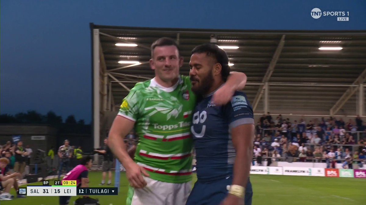 For the last time 🥺 Manu Tuilagi leaves the field in his final home game for Sale Sharks 🦈 🦈 #GallagherPrem | #SALvLEI