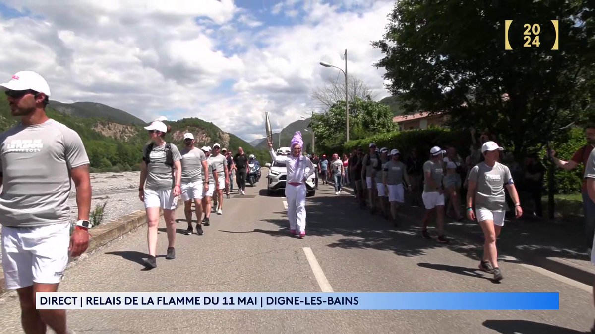 🔥🇫🇷 FLASH - La drag-queen Miss Martini a porté la flamme olympique à Digne-les-Bains. (France TV)