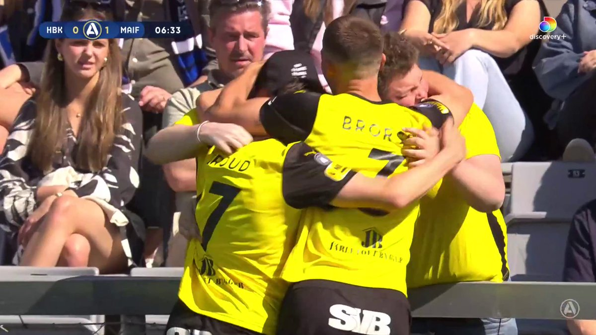 Elliot Stroud slår till från distans och Mjällby har tagit ledningen borta mot Halmstads BK! 📲 Se matchen på