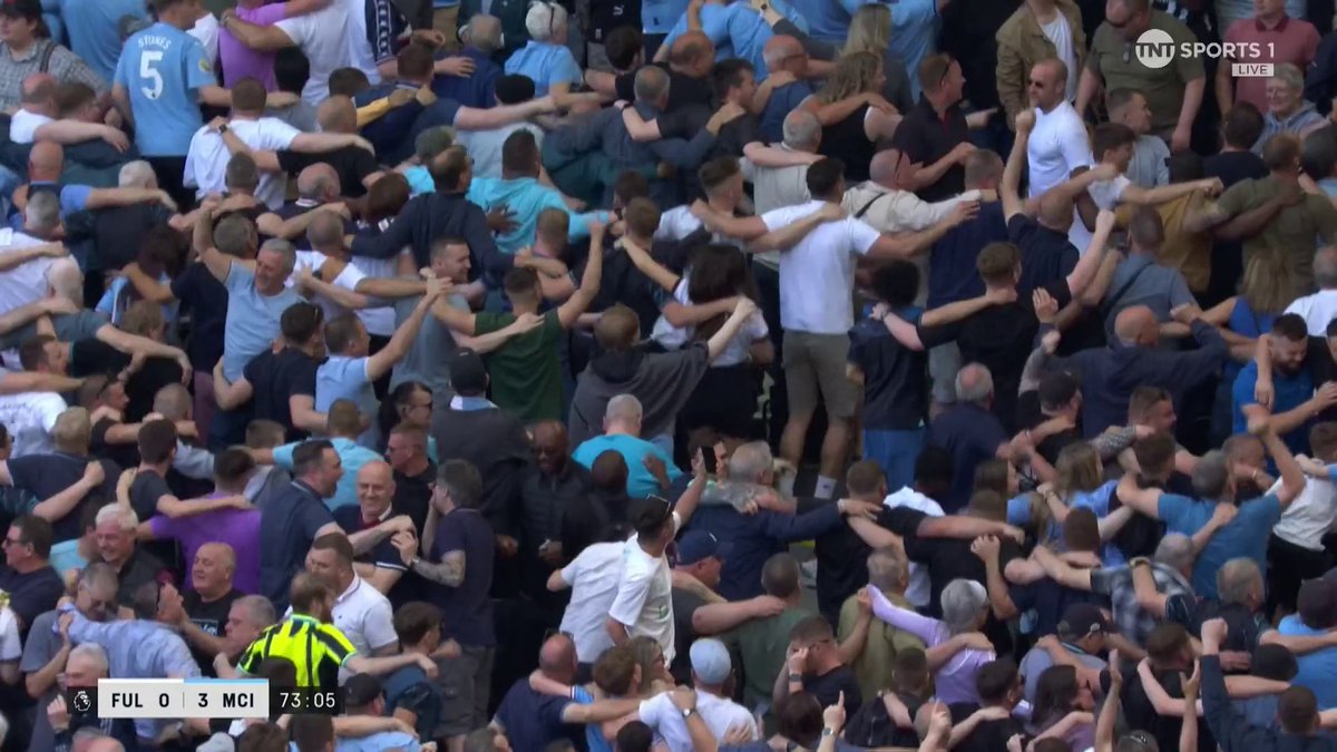 Noel Gallagher is too cool for the Poznan 😎 📺 Watch Fulham vs Man City live on TNT Sports &amp; discovery+ UK