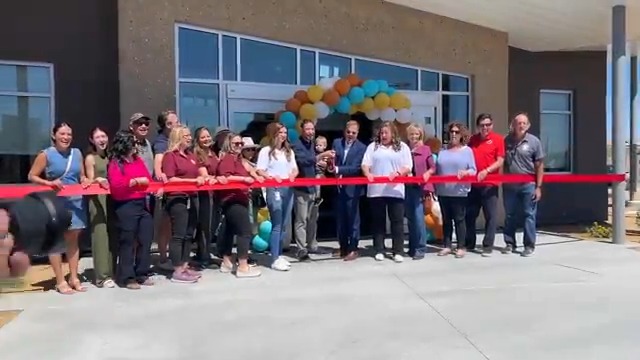 It’s official! The brand new Silverado Ranch Community Center is now open! The first community center to open in #ClarkCounty in a decade. Hundreds came out for the official ribbon cutting this morning to check out the facility and all it has to offer from: a culinary kitchen, indoor walking track, gymnasium, workout room, dance room and many programs for people of all ages. Congratulations to all the staff who get to now call this place home! 🎉 📍Silverado Ranch & Gilespie