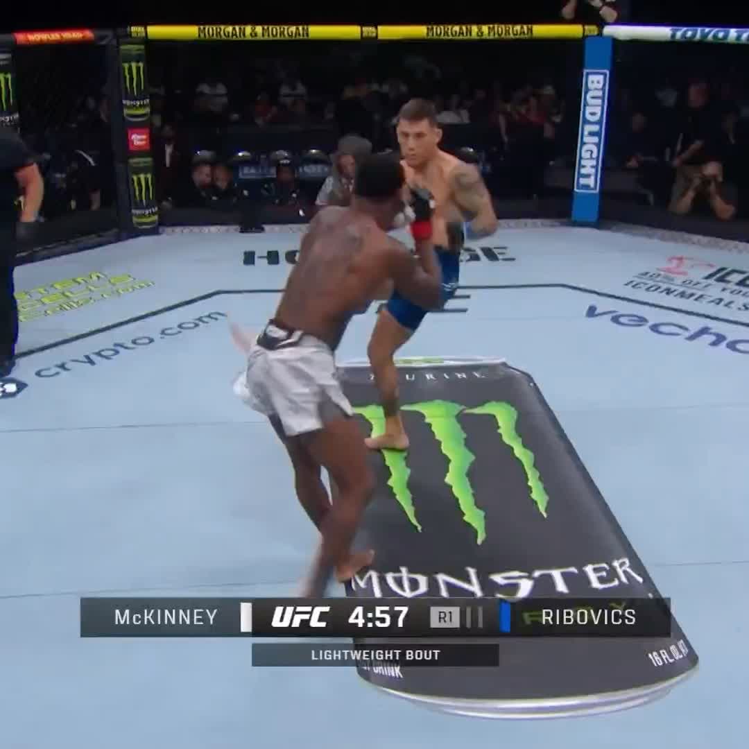 OOOOOOOHHHHHHHH #Argentina Esteban "El Gringo" Ribovics 🇦🇷 #UFCSTLouis
