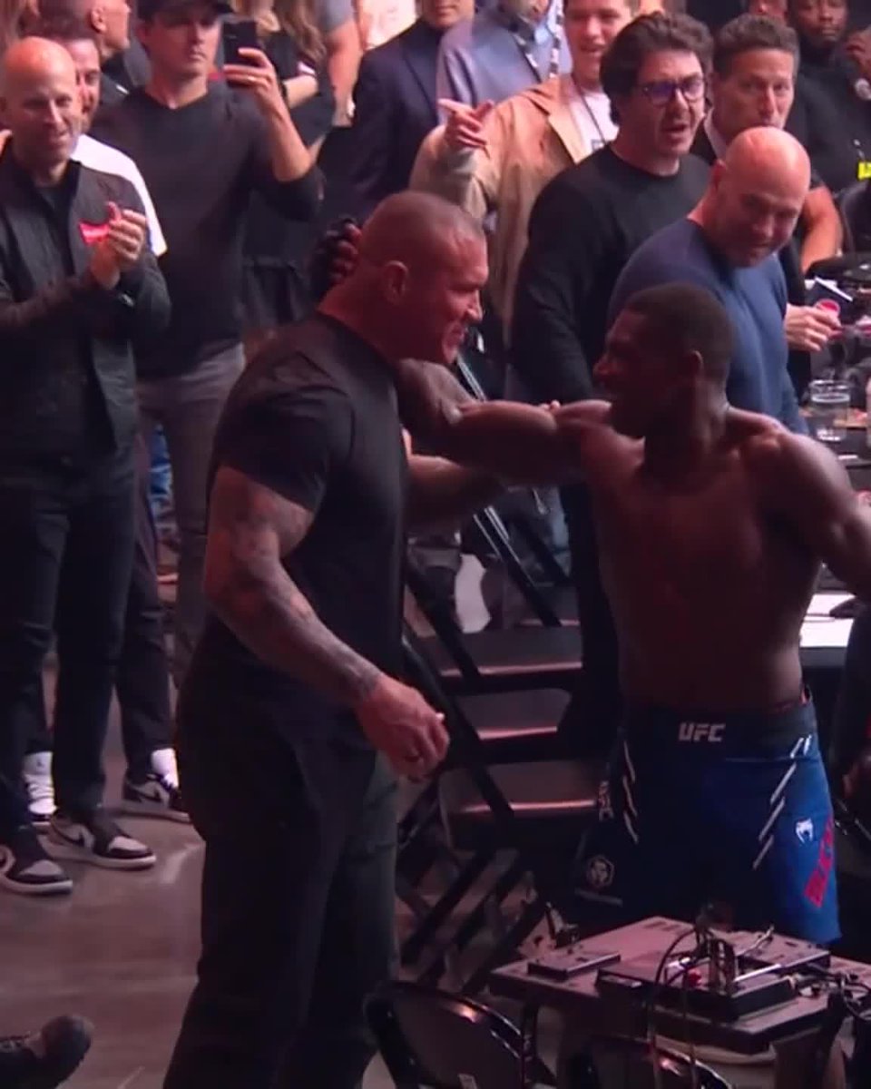 Joaquin Buckley went to hug Randy Orton after his win at #UFCStLouis ❤️
