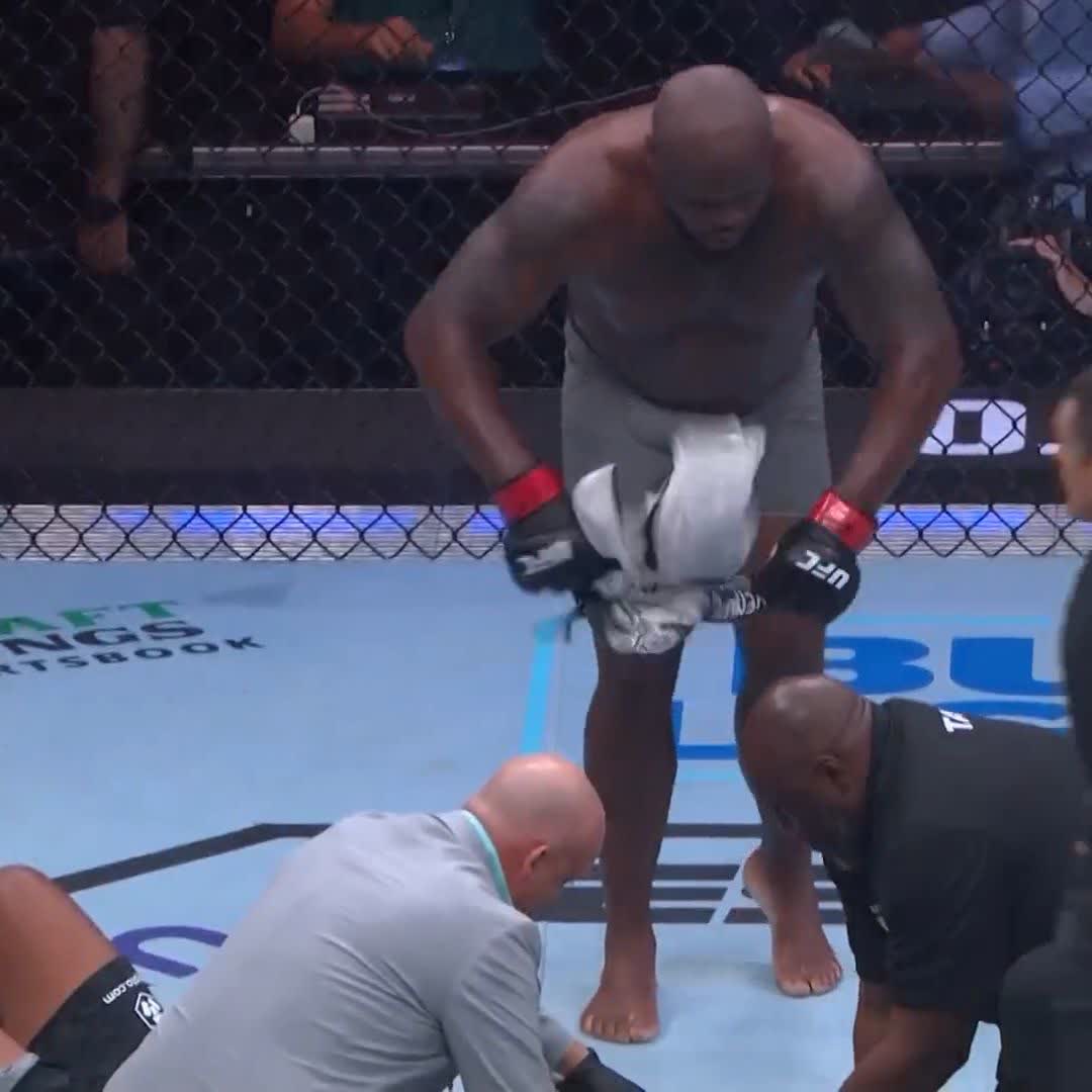 DERRICK LEWIS GETS ANOTHER! 🤯 🩳🚫 Derrick Lewis with the knockout and the shorts are GONE! #UFCStLouis